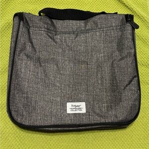 NWT - Thirty-One Hanging Travelers Case